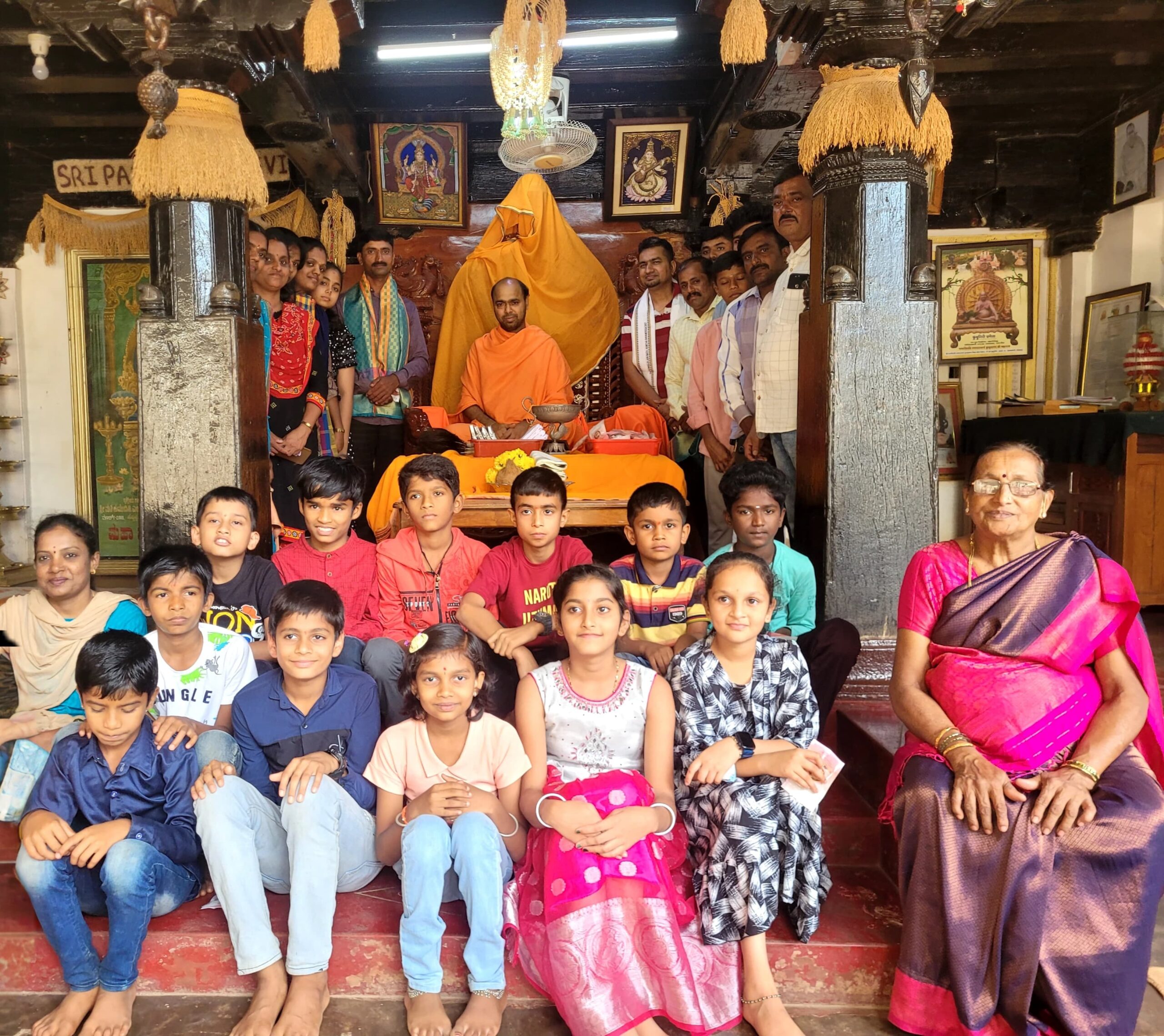SRI KSHETRA HOMBUJA: ಗ್ರಾಮೀಣ ಭಾಗದಲ್ಲಿ ಉತ್ತಮ ಗುಣಮಟ್ಟದ ಶಿಕ್ಷಣದ ಕೊರತೆ ಇದ್ದೆ ಇದೆ:ಹೂಂಬುಜ ಶ್ರೀ..