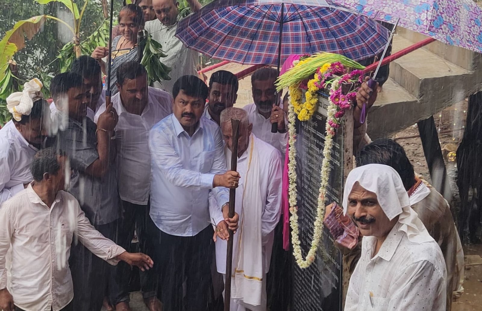 FOUNDATION STONE: ಅಮ್ಮನಘಟ್ಟ  ದೇವಸ್ಥಾನದ 108 ಮೆಟ್ಟಿಲುಗಳ ಶಿಲಾನ್ಯಾಸ ಕಾರ್ಯಕ್ರಮ ನೆರವೇರಿಸಿದ ಸಂಸದರು….