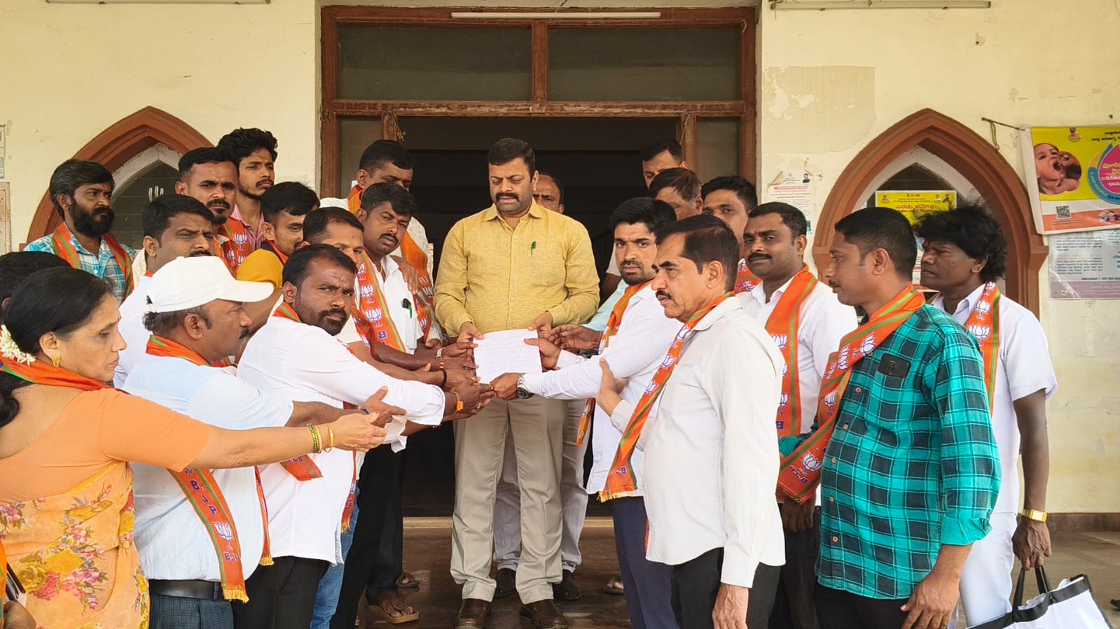 B K HARIPRASAD: ಅಧಿವೇಶನದಲ್ಲಿ ಬಿಕೆ ಹರಿಪ್ರಸಾದ್ ಅಸಭ್ಯ ವರ್ತನೆ.. ಕಠಿಣ ಕ್ರಮಕ್ಕೆ ಬಿಜೆಪಿ ಯುವ ಮೋರ್ಚಾ ಒತ್ತಾಯ