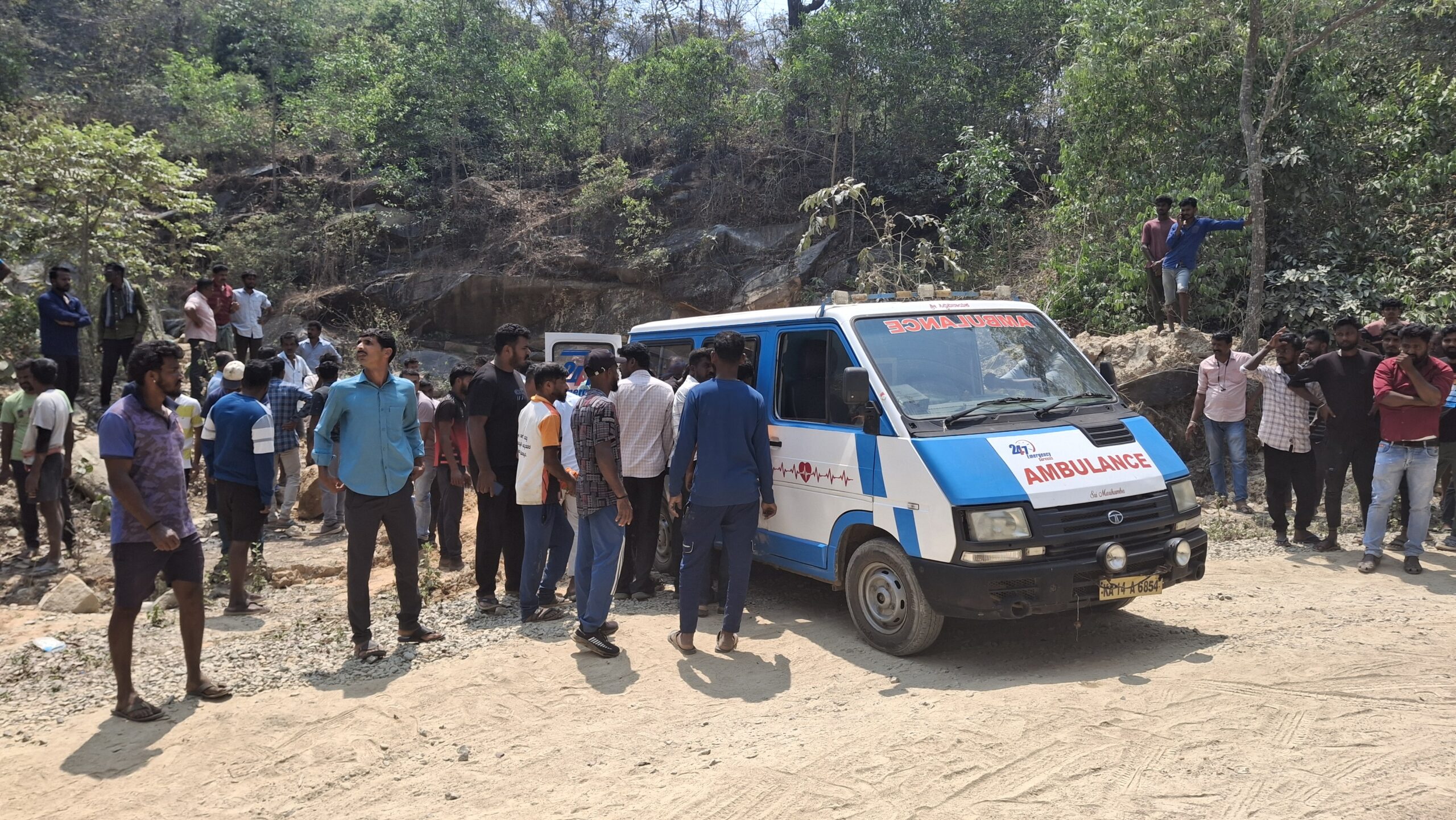 DEATH NEWS:ಹೊಸನಗರ ತಾಲೂಕಿನ ಬ್ರಹ್ಮೇಶ್ವರ ಸಮೀಪ ದಾರುಣ ಘಟನೆ..ಕಲ್ಲು ಕುಸಿದು ಬಿದ್ದು ಯುವ ಕೃಷಿಕ ಸಾವು..